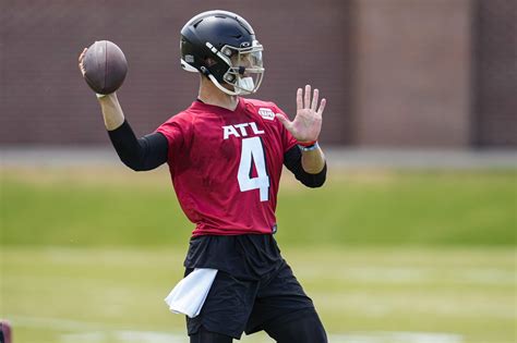 Do the Atlanta Falcons have a quarterback controversy?