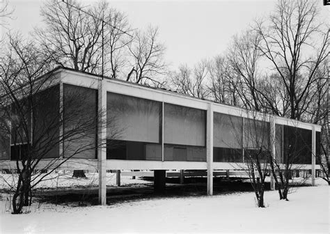 File:Mies van der Rohe photo Farnsworth House Plano USA 9.jpg - Wikimedia Commons