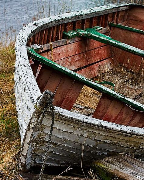 Old boat | Old boats, Boat painting, Boat art