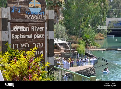 John the baptist baptizing jesus hi-res stock photography and images - Alamy