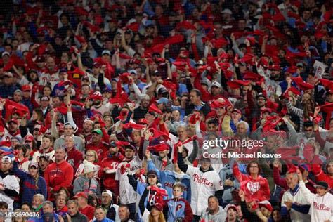 Philadelphia Phillies Fans Photos and Premium High Res Pictures - Getty ...