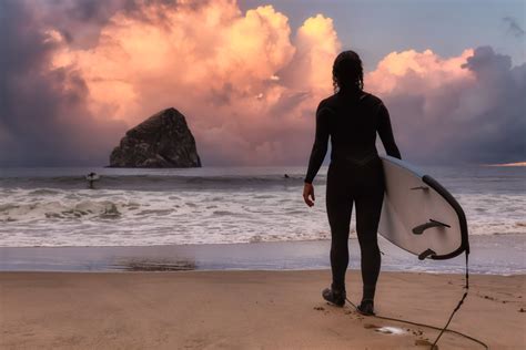 9 Epic Beaches for Surfing in Oregon—Beginner To Experienced!