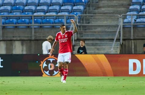 Ángel Di María scores for Benfica, does skill move around Cristiano ...