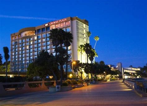 Crowne Plaza Ventura Beach, Ventura, CA - California Beaches