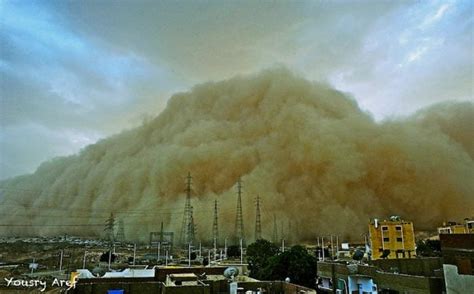 Apocalyptic sandstorm engulfs Aswan in Egypt - May 7 2014