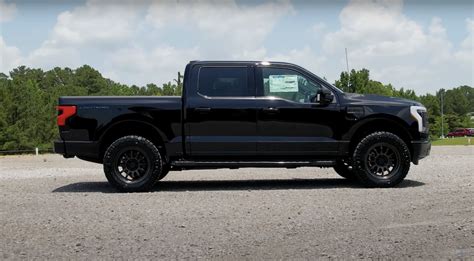 World’s First Lifted Ford F-150 Lightning Looks Great but Loses Some ...