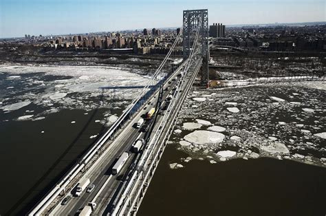 New Yorks Hudson River Freezes over - Mirror Online