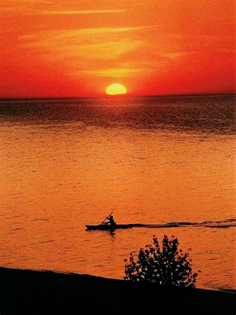 Lake Ontario Sunset Eclipse | Ron Barnell - Sky & Telescope - Sky & Telescope