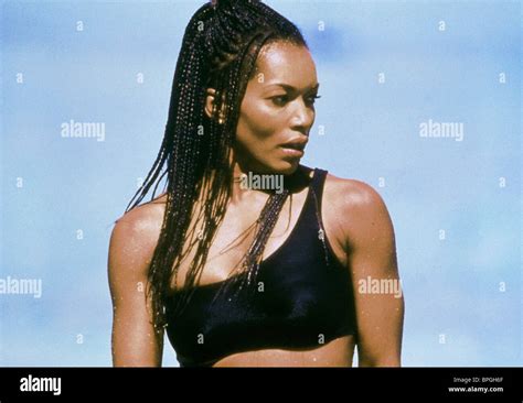 ANGELA BASSETT HOW STELLA GOT HER GROOVE BACK (1998 Stock Photo: 31097543 - Alamy