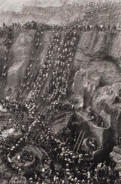 bensozia: Sebastião Salgado, Workers