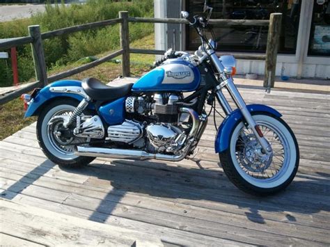 2002 Triumph Bonneville America - Moto.ZombDrive.COM