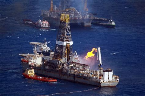 Photos Of The Real Deepwater Horizon Disaster Show How Devastating The ...