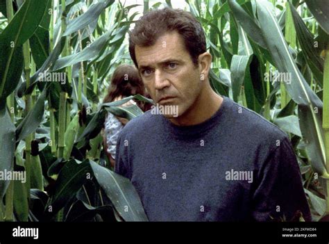 MEL GIBSON, SIGNS, 2002 Stock Photo - Alamy