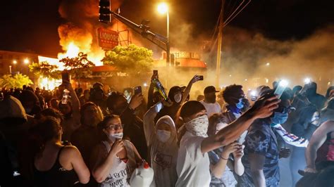 What it's like on the ground during riots in Minneapolis over African-American man George Floyd ...