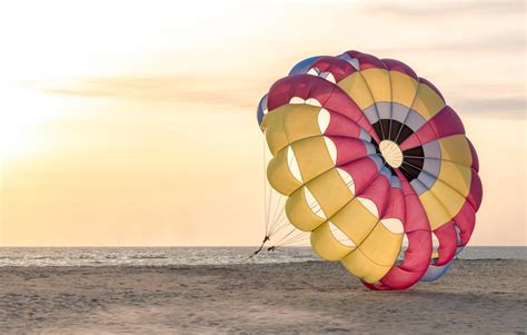 Thrill-Seekers, Here's Where You All Can Go Parasailing In Goa | WhatsHot Goa