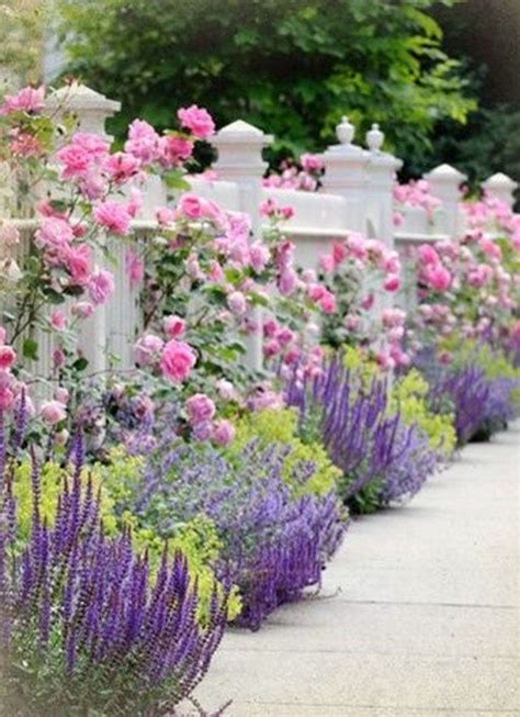 35 Beautiful Flower Beds Design Ideas In Front Of House - MAGZHOUSE