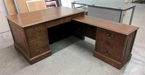 L Shaped Desk Wood / Foundry Select Malani Solid Wood L Shape Desk Reviews Wayfair Ca : The desk ...