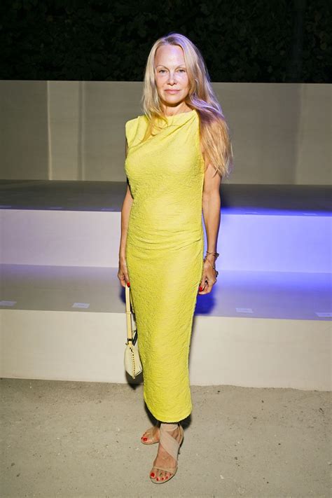 Pamela Anderson Goes Makeup Free At Paris Fashion Week