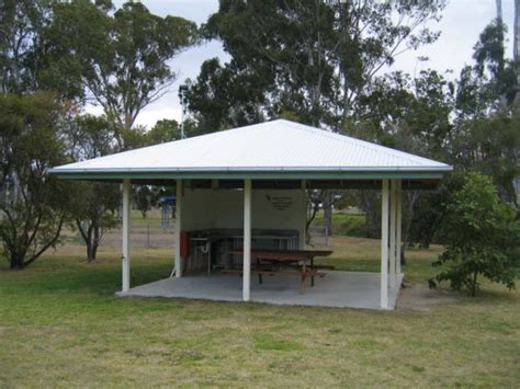 Murgon Caravan Park - Murgon Camp kitchen and BBQ area