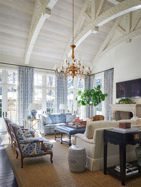 Traditional Style Gets a Fashion-Forward Update in This Denver Home | Living room decor ...