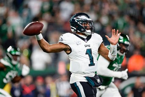 Jalen Hurts sees opportunity to grow in Eagles’ first loss - al.com