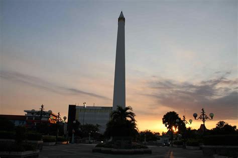 Tugu Pahlawan Surabaya Malam Hari – newstempo