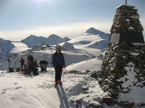 Ötzi - The Iceman: The Discovery ; The Beginning of A Worldwide Sensation...