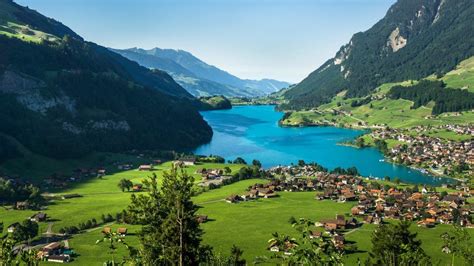 Town and Lake Lungern (Lungerersee) view from Bruenigpass, Obwalden ...