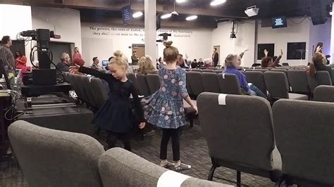 kids dancing at ihopkc prayer room - YouTube