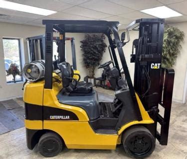 Caterpillar 5000lb Forklift