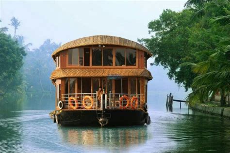 4 Bedroom Deluxe Houseboat with Upperdeck - Alleppey Houseboat Club