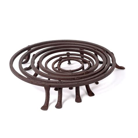 IRON TRIVETS - Campo de' Fiori - Naturally mossed terra cotta planters, carved stone, forged ...