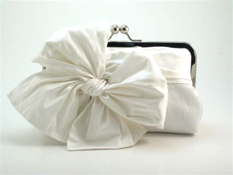 Hollywood Trendy: Latest Bridal Clutch Purses Collection
