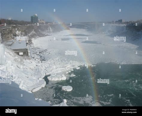 Niagara falls frozen over hi-res stock photography and images - Alamy