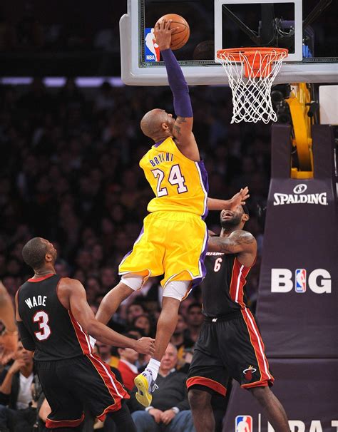 Kobe Bryant Dunking Wallpapers - Top Free Kobe Bryant Dunking Backgrounds - WallpaperAccess