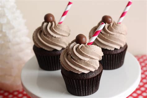 That Winsome Girl: Chocolate Malt Cupcakes