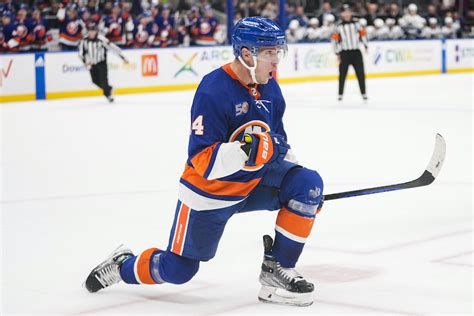 Bo Horvat stabilizing offense for injury-plagued Islanders