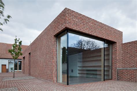 Brick garden with brick house by Jan Proksa Architect; Czech Republic – BIG SEE