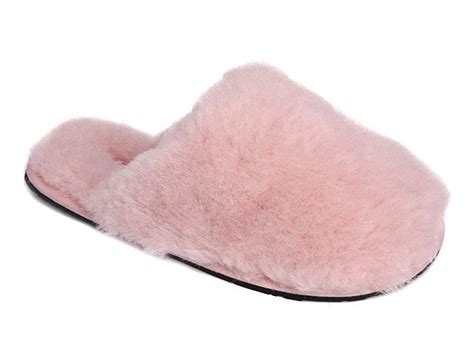 pink fuzzy slippers. | Slippers, Furry slippers, Pink slippers