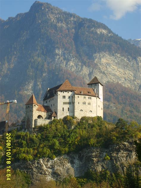 File:Balzers Castle, Liechtenstein.JPG - Wikitravel Shared