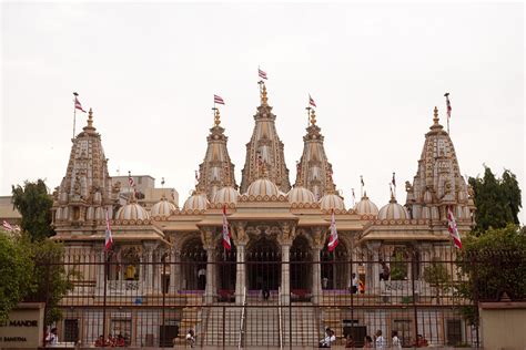 File:BAPS Swaminarayan Temple Ahmedabad.jpg - Wikimedia Commons