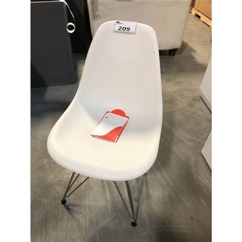 HERMAN MILLER EAMES WHITE SHELL CHAIR - Able Auctions