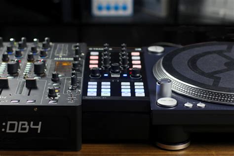 Video Review: Traktor Kontrol X1 MK2 - DJ TechTools