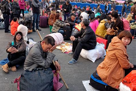 Migrant Workers Walk Hundreds of Miles Home for Chinese New Year | Chinese migrants | chinese ...