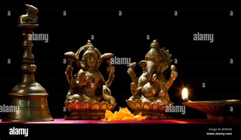 Ganesh and Lakshmi idols Stock Photo - Alamy