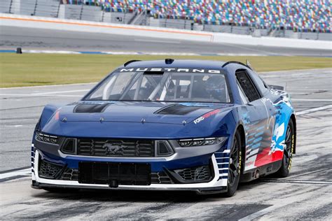 Ford’s NASCAR Cup Series body style will change to a Dark Horse in 2024 : r/Mustang