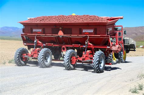 Potato planter - 8069 - Spudnik Equipment Company LLC - automatic / towed