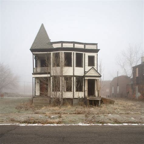 Urban Abandoned Houses Photography - Mole Empire