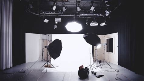 18 Types of Photography Lighting Equipment You Need to Know