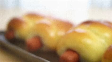 腸仔包 Sausage Rolls GIF - Sausage香腸 - Discover & Share GIFs